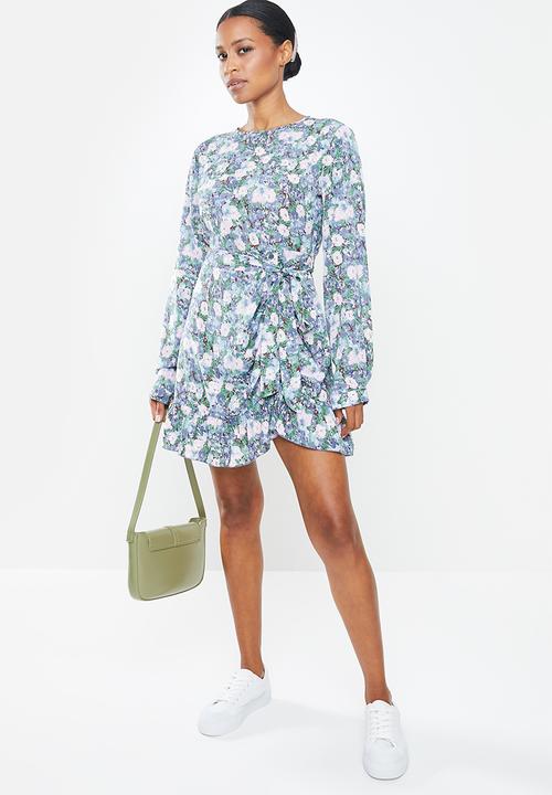 Missguided - Petite ruched side button tea dress floral - blue