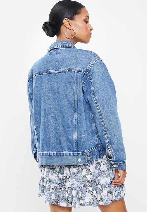 Missguided - Petite oversized denim jacket - blue