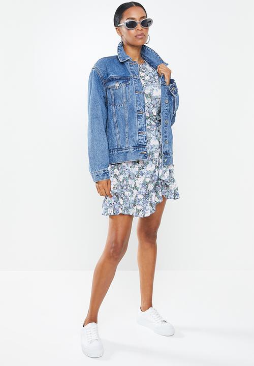 Missguided - Petite oversized denim jacket - blue