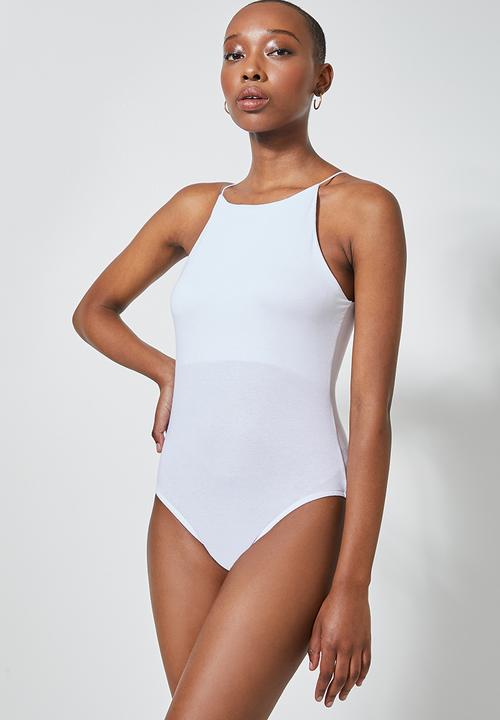 Superbalist - Halterneck bodysuit with elastic straps & half shelf  - white