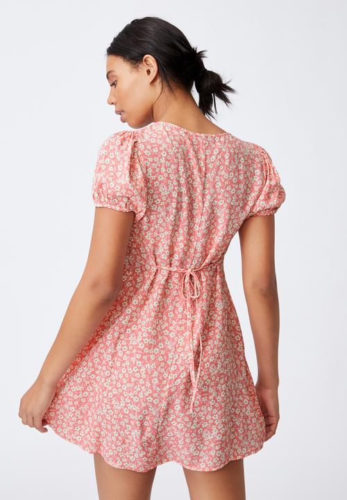 Cotton On - Woven essential tie back mini tea dress - sophie ditsy strawberry sorbet mini