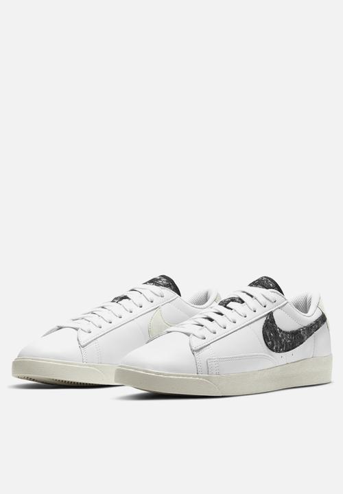 Nike - Nike blazer low se - da4934-100 - white/white-black-light bone