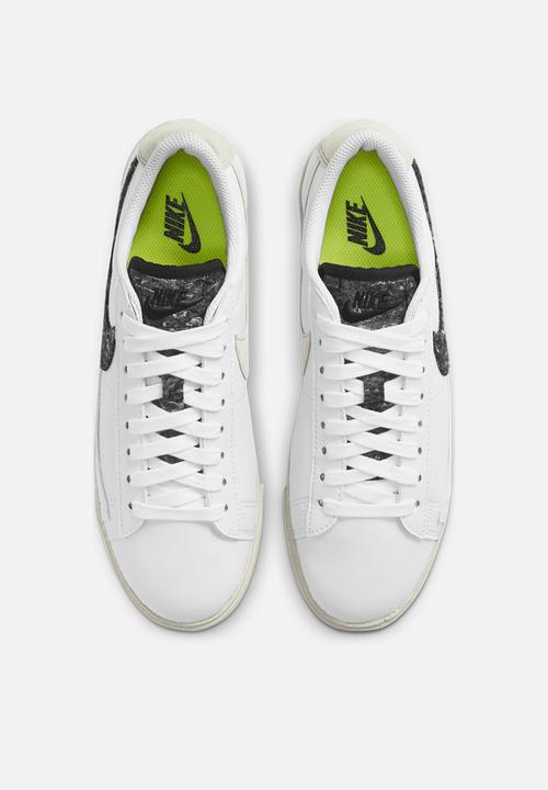Nike - Nike blazer low se - da4934-100 - white/white-black-light bone