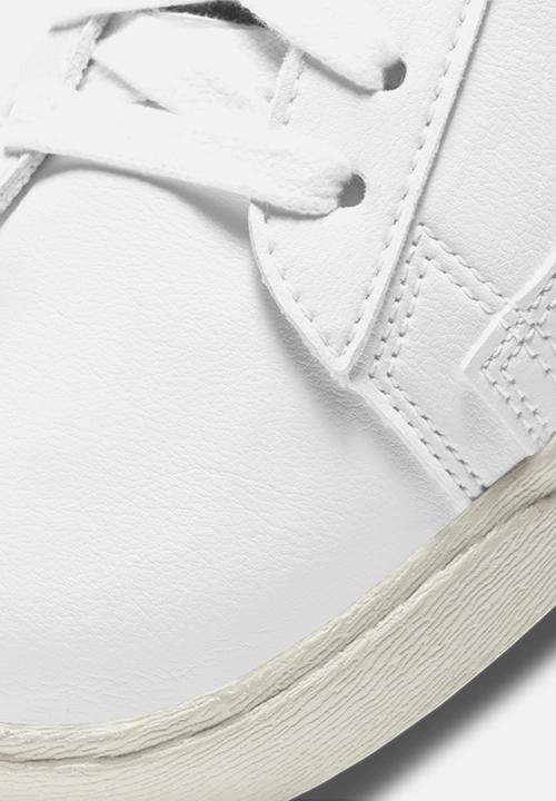 Nike - Nike blazer low se - da4934-100 - white/white-black-light bone