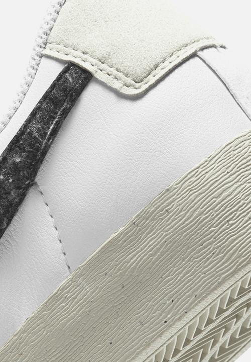 Nike - Nike blazer low se - da4934-100 - white/white-black-light bone