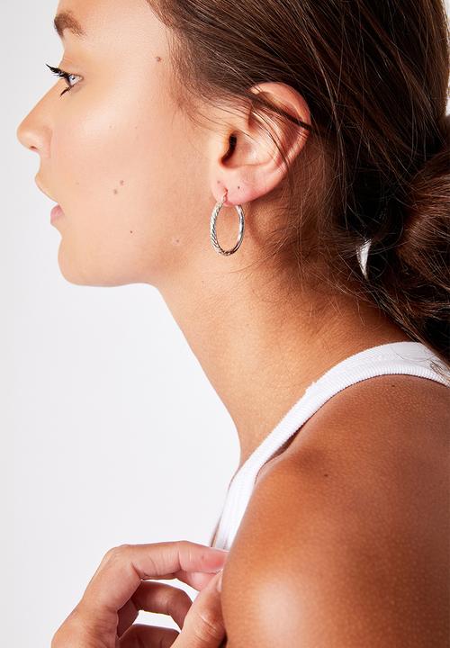 Rubi - Noughties hinge hoop - silver