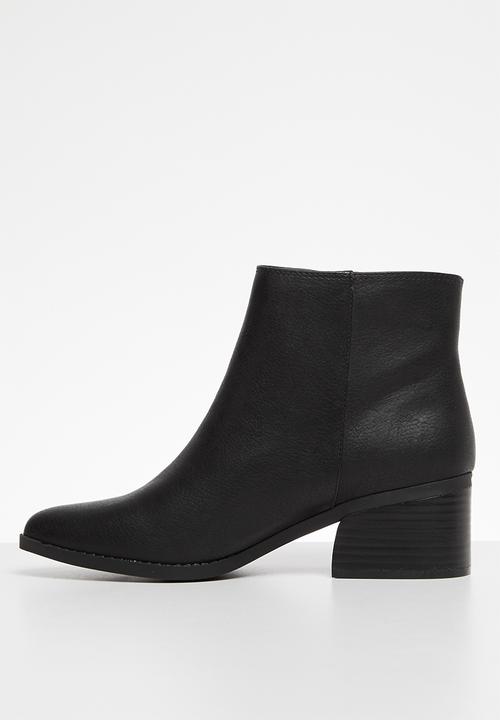 Call It Spring - Zipit boot - black