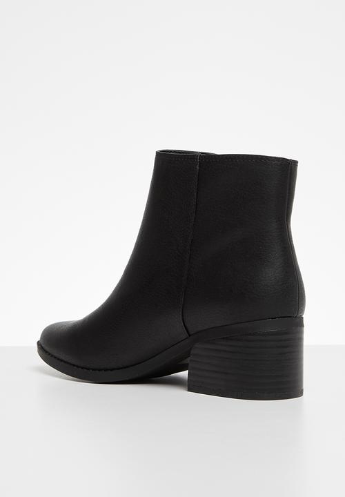 Call It Spring - Zipit boot - black