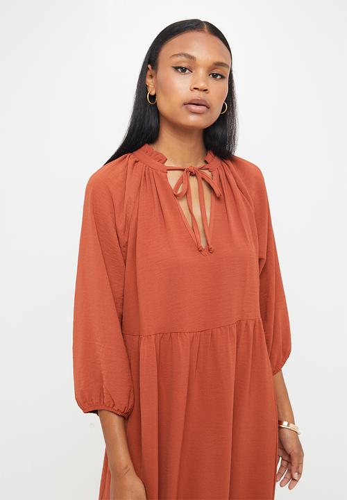 edit - Ruffle neck slit midi - rust 