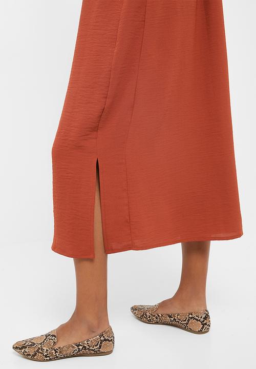 edit - Ruffle neck slit midi - rust 