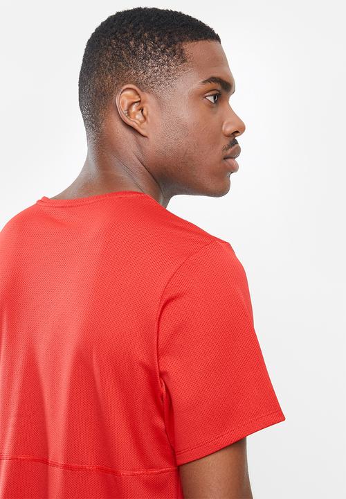 Nike - Nike dri-fit run short sleeve top - red