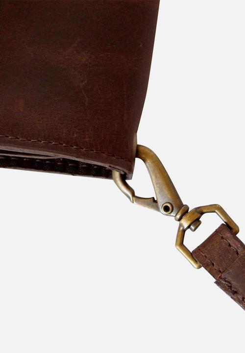 Escape Society - Conquest travel wallet - dark brown