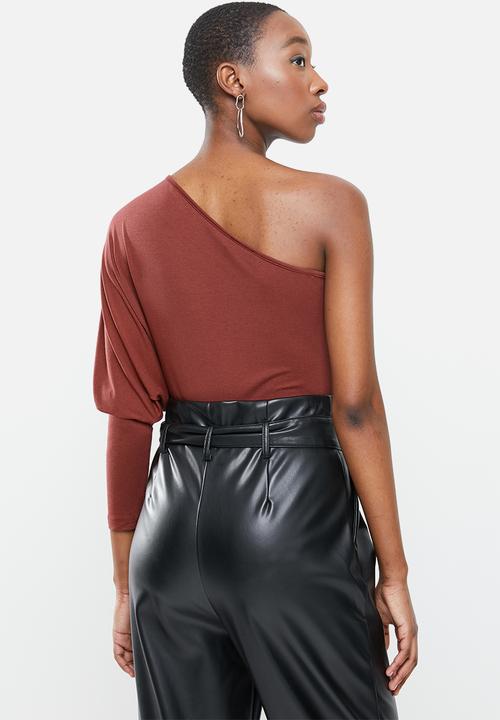 VELVET - Asymmetric dollman sleeve knit bodysuit - red 