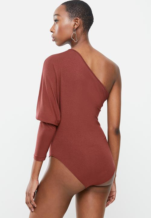 VELVET - Asymmetric dollman sleeve knit bodysuit - red 