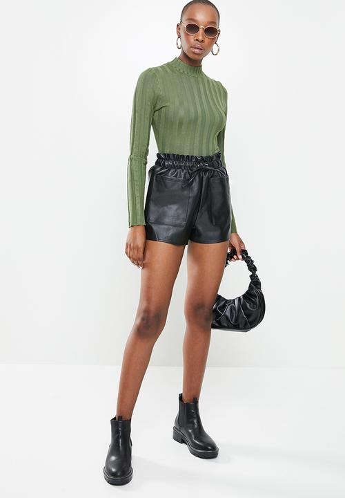 Missguided - Faux leather elasticated waist short - black