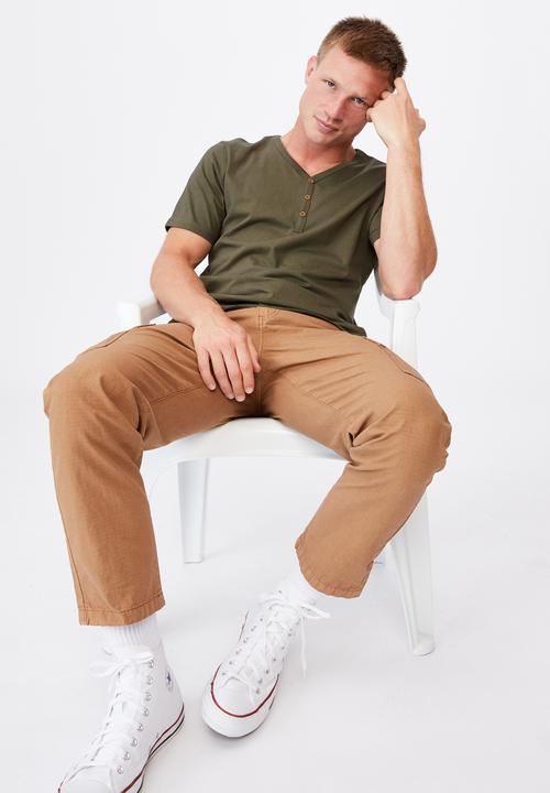 Cotton On - Essential henley T-shirt - olive