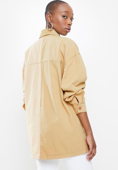 Missguided - Spliced oversized tie denim shirt co ord - tan