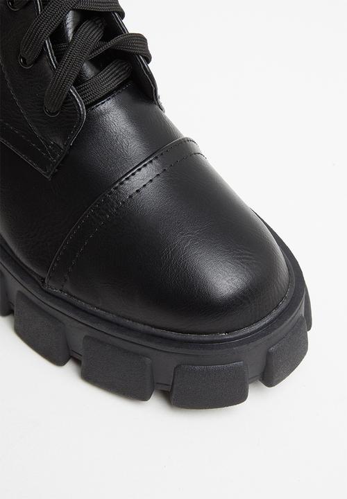 Public Desire - Intention chunky sole pouch ankle boot - black