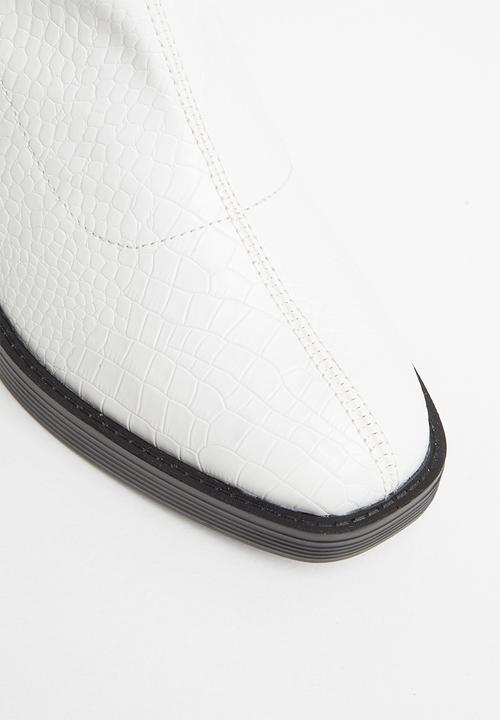 Public Desire - Generate boot - white