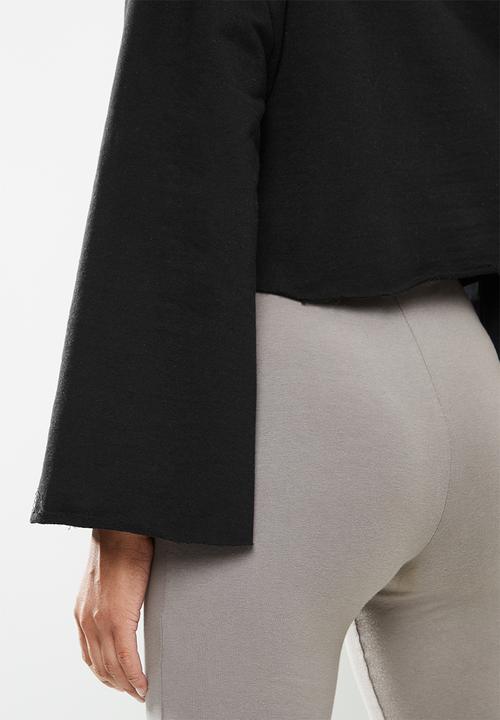 Blake - Fleece bell sleeve cropped sweater - black