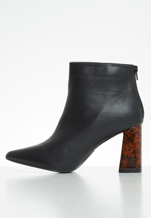 Z_Code_Z - Nuru statement abstract heel boot - black