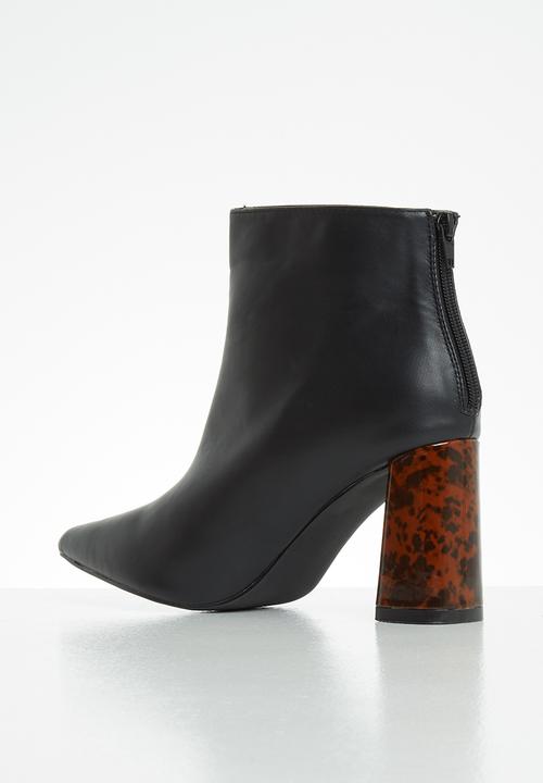 Z_Code_Z - Nuru statement abstract heel boot - black