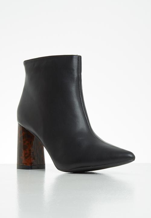 Z_Code_Z - Nuru statement abstract heel boot - black