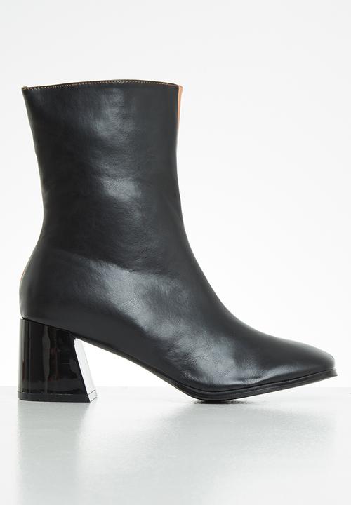 Z_Code_Z - Nat square toe ankle boot - black & tan