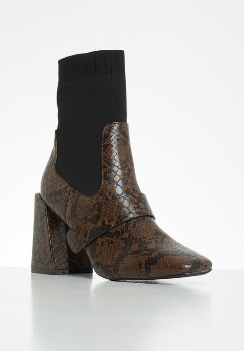 Z_Code_Z - Banu sock boot - chocolate