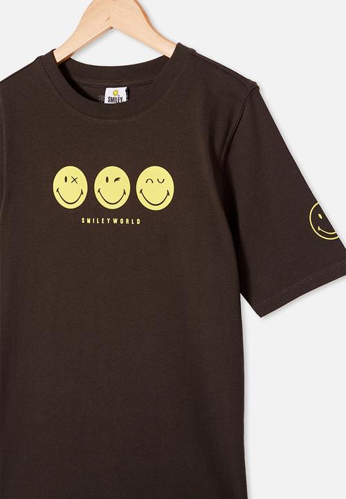 Free by Cotton On - Co-lab free tee - lcn smi phantom