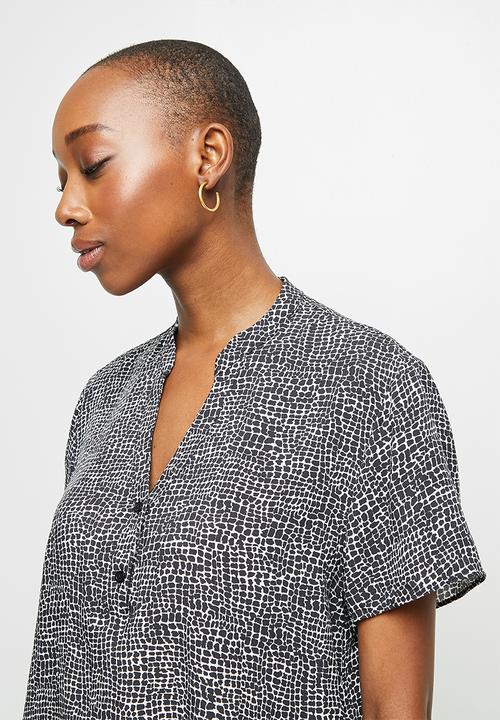edit - Mandarin collar wide sleeve blouse - black & white 