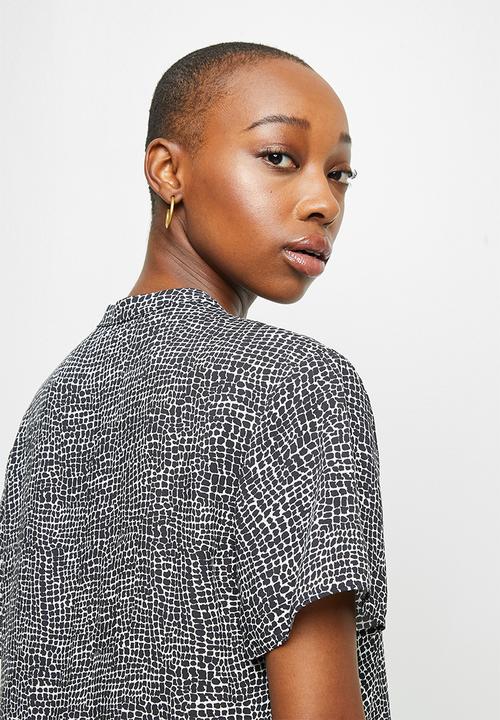 edit - Mandarin collar wide sleeve blouse - black & white 