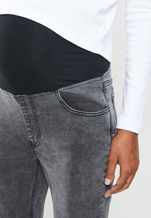Cotton On - Maternity cropped skinny jeans over belly - washed black