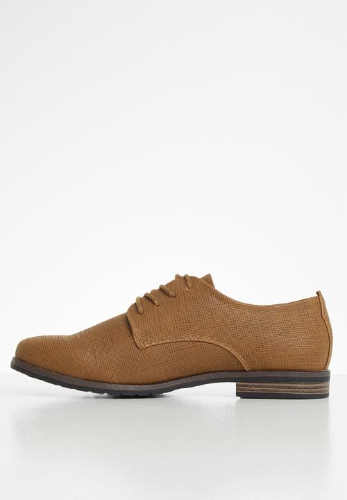 Miss Black - Alpha 4 brogue - tan