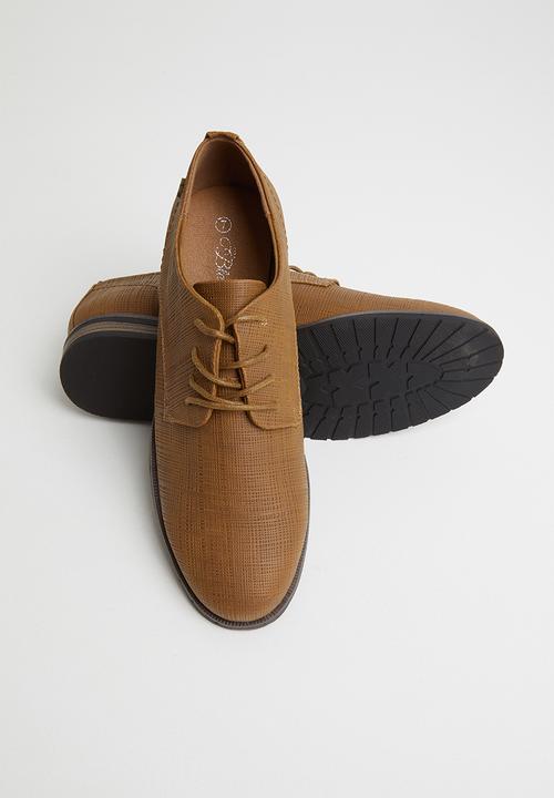Miss Black - Alpha 4 brogue - tan