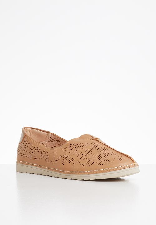 Butterfly Feet - Sandy slip on - brown
