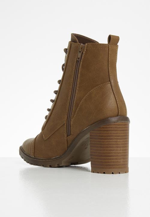 Miss Black - Omega 2 ankle boot - tan