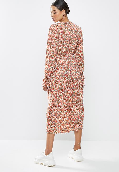 Missguided - Tiered hem smock midi dress long sleeve floral - red