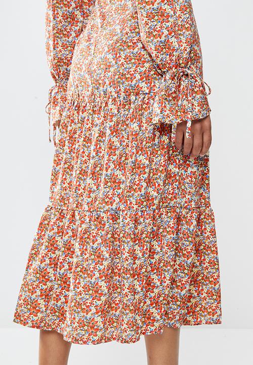 Missguided - Tiered hem smock midi dress long sleeve floral - red