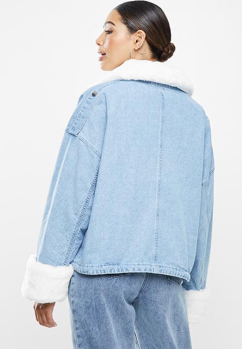 Missguided - Faux fur collar denim jacket - blue