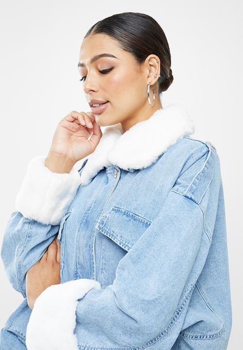 Missguided - Faux fur collar denim jacket - blue