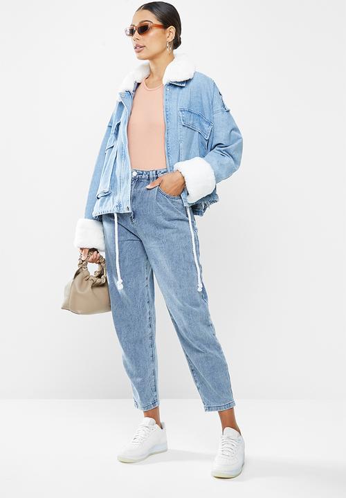 Missguided - Faux fur collar denim jacket - blue