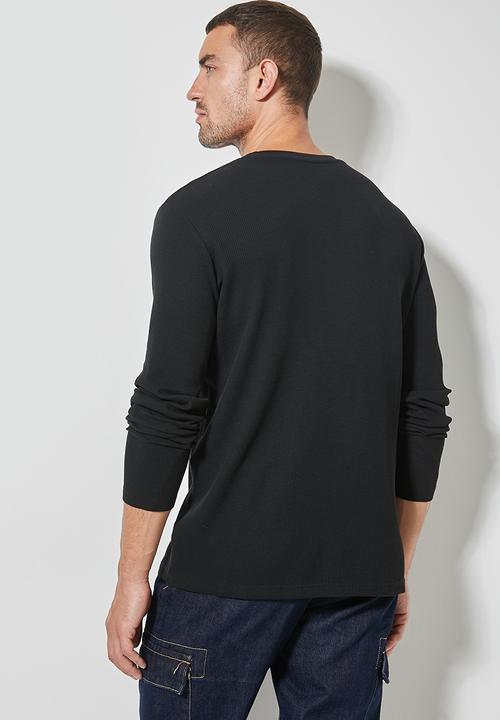 Superbalist - Dylan long sleeve textured pocket tee - black