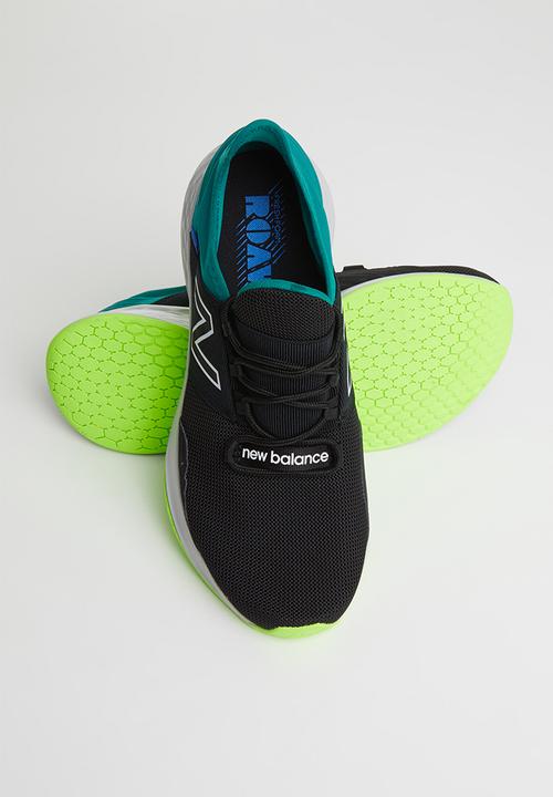 New Balance  - Roav - black (001)
