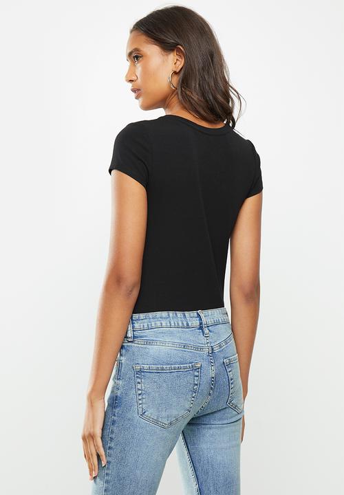 GUESS - Short sleeve core triangle tee - black