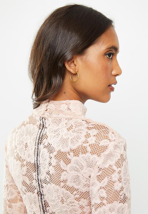 GUESS - Long sleeve remi rescripted lace top - neutral 