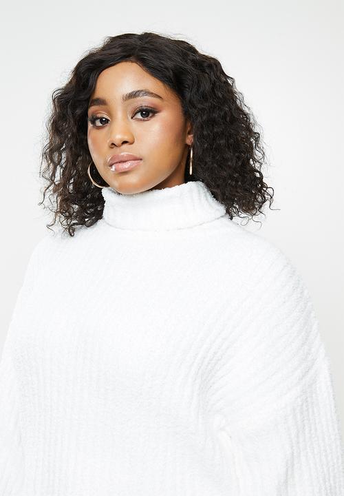 Missguided - Plus fluffy ribbed jumper co ord - white