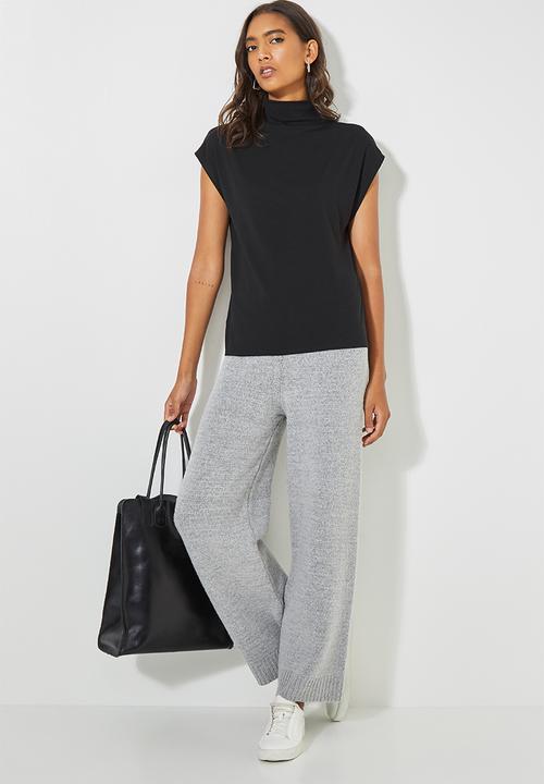 Superbalist - Soft grown on neck relaxed tee - black