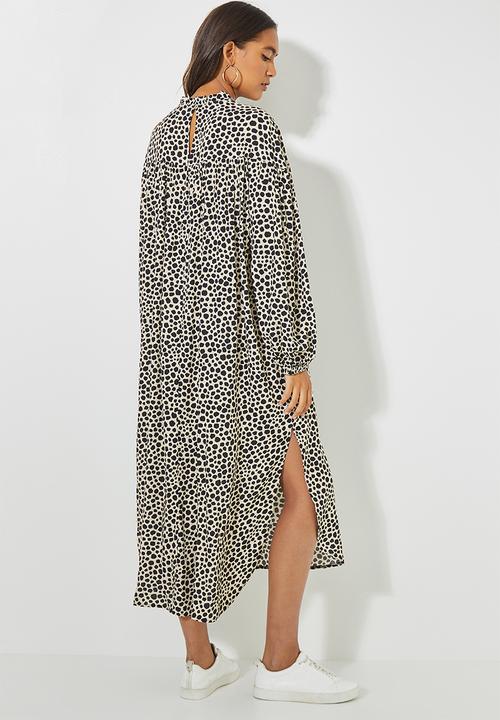 Superbalist - Empire cutline curved hem dress - beige & black 