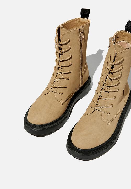 Cotton On - Freda combat lace up boot - taupe nubuck